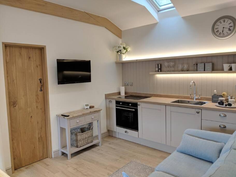 Barley - Cosy Stylish Apartment - Easy Access To Bath And Many Nearby Attractions Box  Buitenkant foto