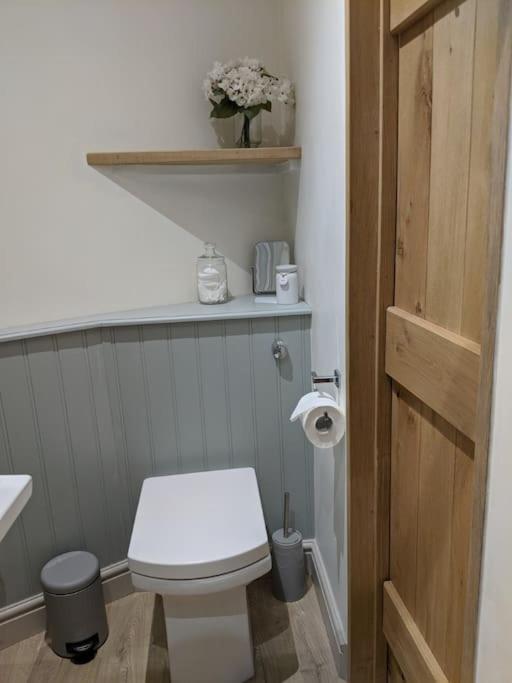 Barley - Cosy Stylish Apartment - Easy Access To Bath And Many Nearby Attractions Box  Buitenkant foto